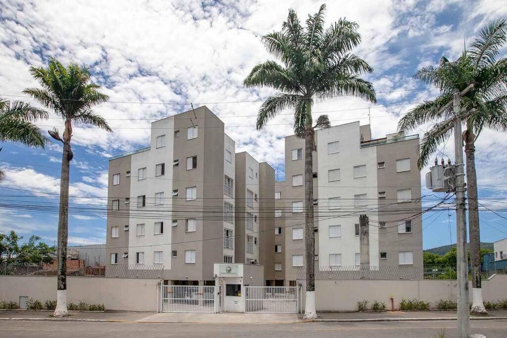 Apartamento em Ubatuba próximo à Praia Grande Exterior foto
